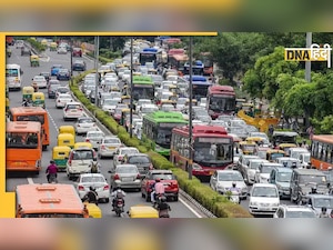 Delhi Traffic: दिल्ली में आज लग सकता है जाम! घर से निकलने से पहले देखें यह ट्रैफिक एडवाइजरी
