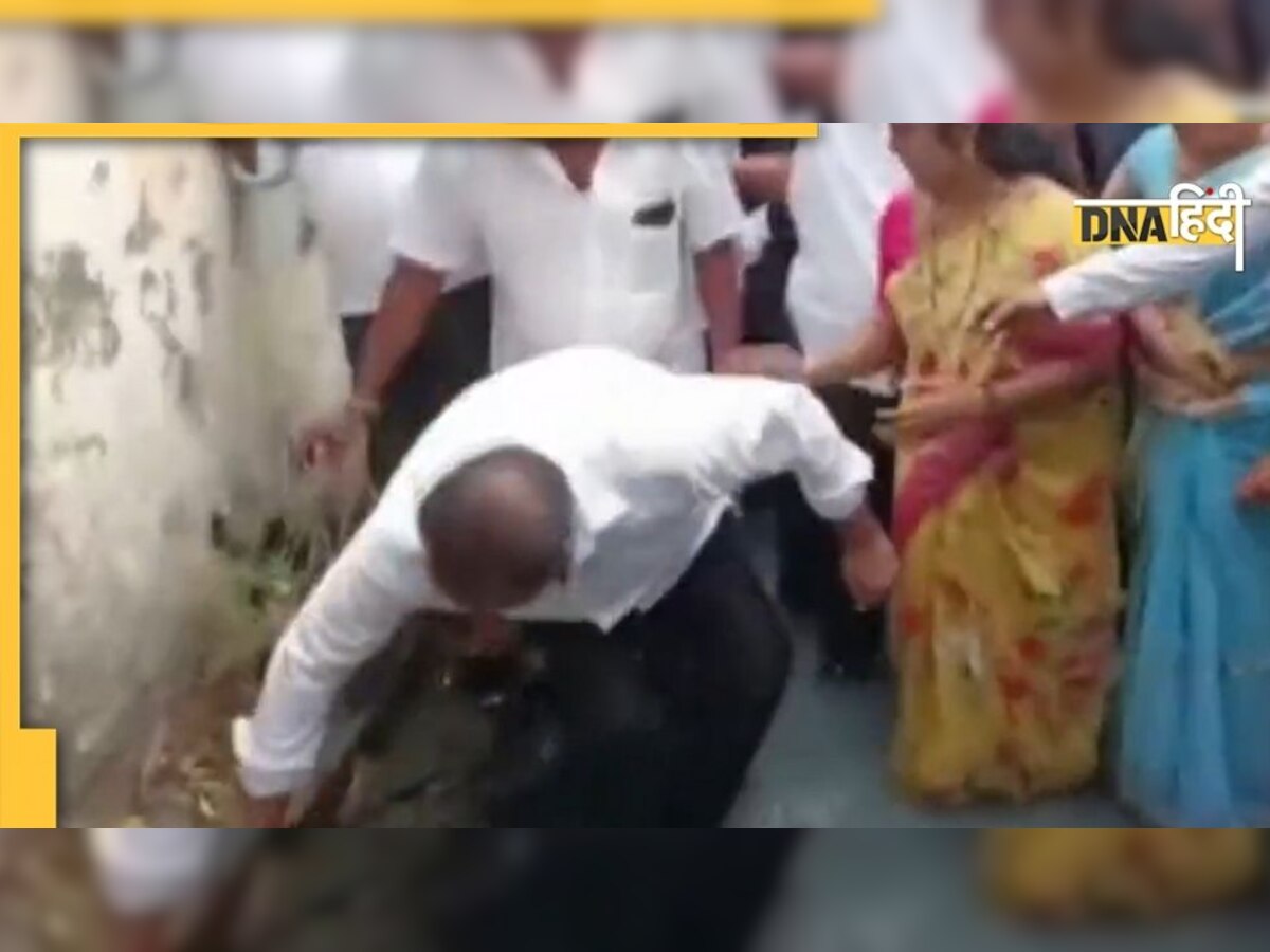 Viral Video: गंदे नाले में कूदे विधायक जी, लोग रोकते रहे वो जाकर बैठ गए