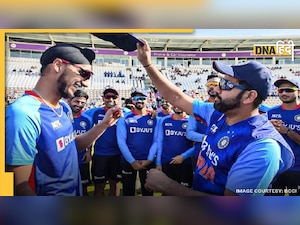 IND Vs ENG T-20: पंजाब के तेज गेंदबाज अर्शदीप सिंह का डेब्यू, कप्तान रोहित शर्मा ने दी कैप