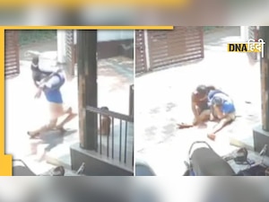 Viral Video: छत की सफाई करते हुए नीचे गिरा लड़का, बड़े भाई ने यूं किया कैच