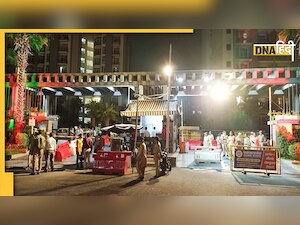 Shrikant Tyagi के समर्थन में ग्रैंड ओमैक्स सोसायटी में घुसे बाहरी लोग, पुलिस ने हिरासत में लिया