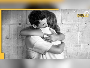 Co-worker ने यूं लगाया गले कि टूट गईं पसलियां! अब देना होगा एक लाख से ज्यादा का जुर्माना