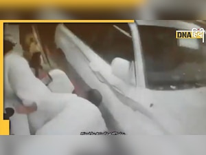 Salon की दीवार तोड़ अंदर घुसी बेकाबू कार, मंजर देख खड़े हो जाएंगे रोंगटे