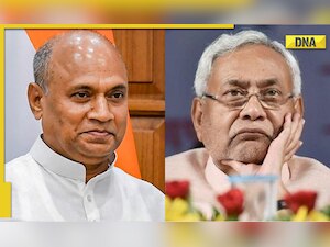 'Aree Choddiyee...': Nitish Kumar reacts after RCP Singh says JD(U) will merge with RJD