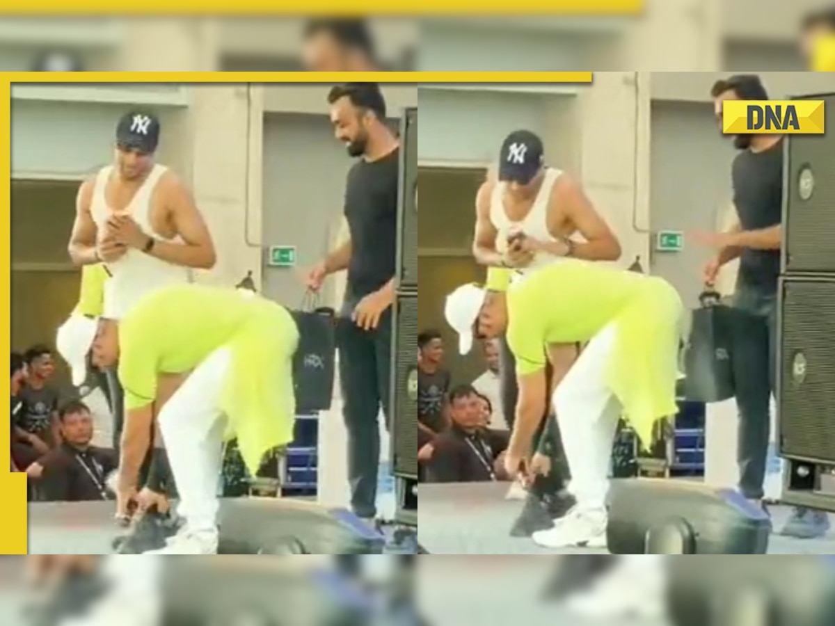 Vikram Vedha star Hrithik Roshan touches fan's feet at event, video goes viral