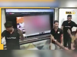 Physics Wallah के कोचिंग सेंटर में चला अश्लील वीडियो! हूटिंग करते नजर आए छात्र