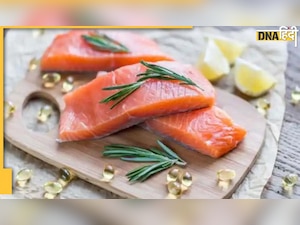 Cholesterol Cure: हाई कोलेस्ट्रॉल रोगी हफ्ते में दो बार खाएं ये मछली, पिघल जाएगा ब्लड में जमा फैट