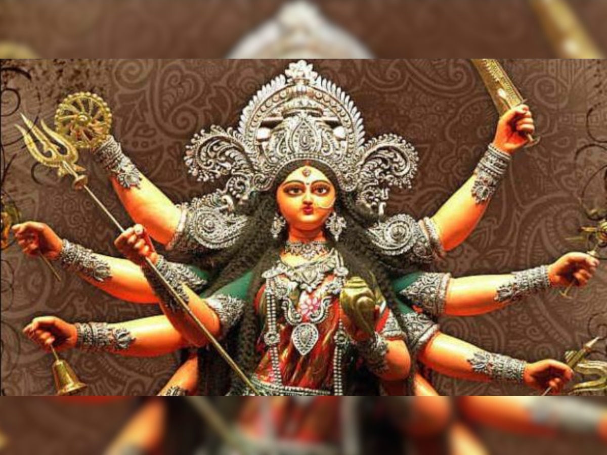 Navratri 2022:  देवी मां के आठ हाथों में हैं अस्त्र, जानिए किस देवता ने क्या भेंट किया था?