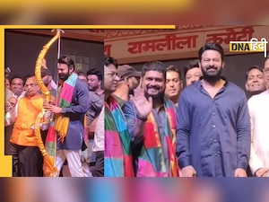 Adipurush के 'राम' ने किया रावण दहन, विवाद के बीच धनुष-बाण संग आए नजर