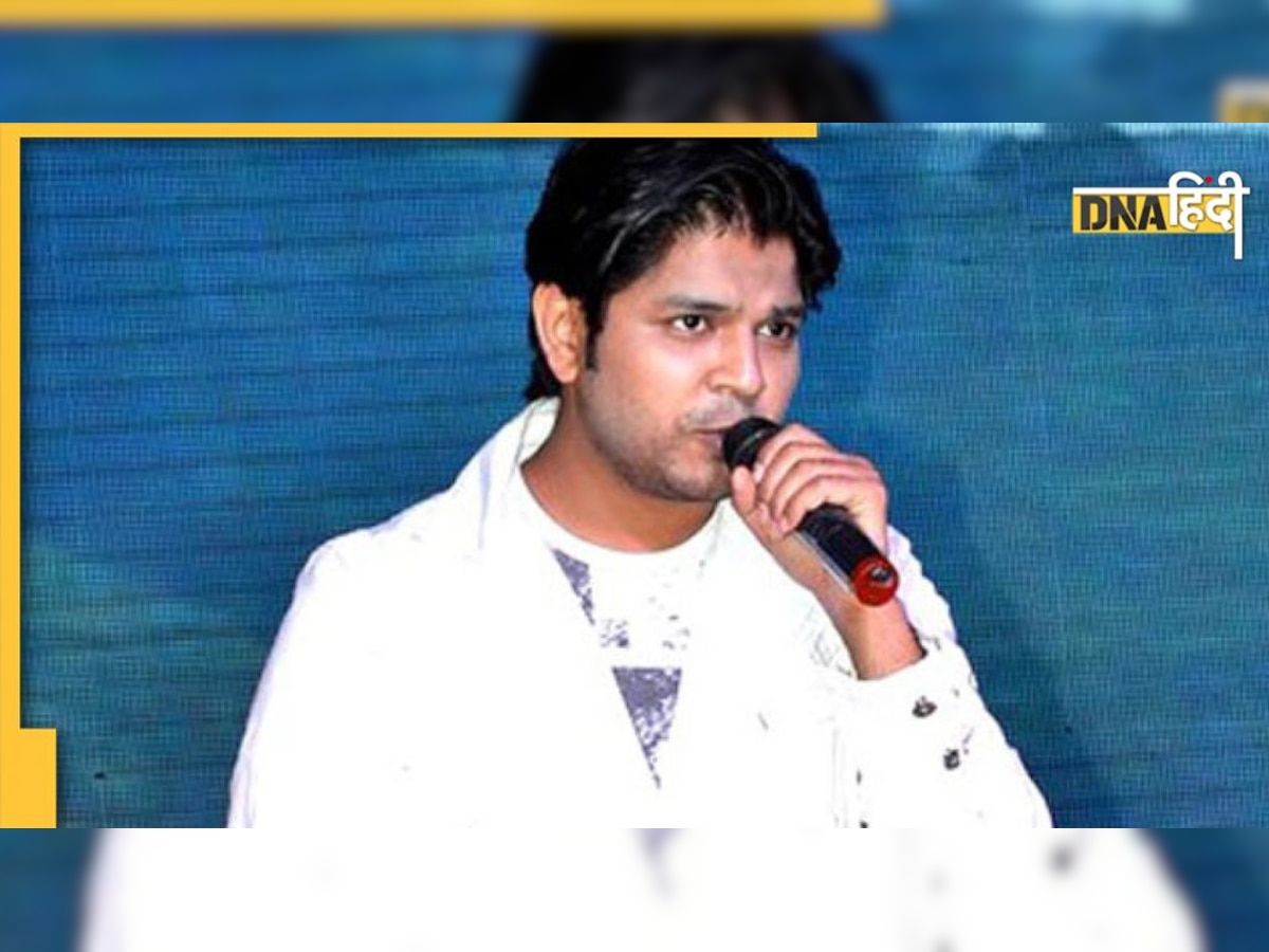 Singer Ankit Tiwari के पैरों में गिर पड़ा क्रेजी फैन, वीडियो देखकर लोग बोले- फेक है...