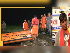 Morbi Bridge Collapse: हादसे से पहले क्या कर रहे थे लोग? चाय बेचने वाले ने बताया