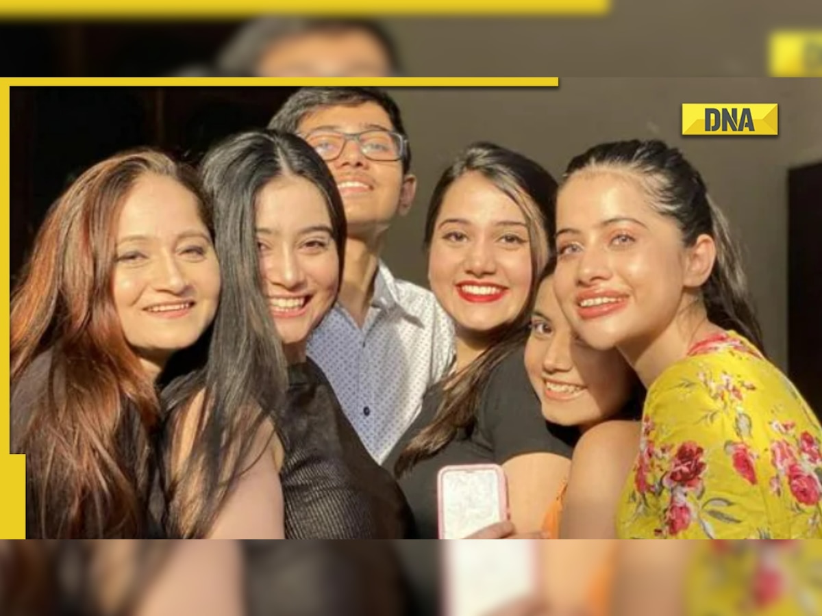 1200px x 900px - Meet Urfi Javed's family consisting of her three glamorous sisters,  beautiful mother, and cute brother
