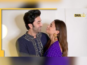 Alia-Ranbir Baby: बेटी को गोद में लेते ही रो पड़े थे रणबीर कपूर...दोनों को देख ऐसा था आलिया का रिएक्शन