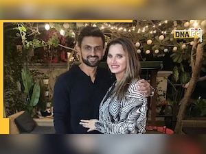 Sania Mirza Shoaib Malik Divorce: तलाक की खबरों के बीच शोएब से कंधा मिलाए दिखीं सानिया मिर्जा, देखें तस्वीर
