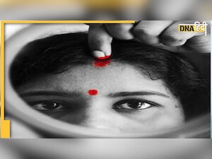 Sindoor Facts: दूसरी महिला का सिंदूर अपनी मांग में भूलकर भी न भरें, जानिए सिंदूर से जुड़ी ये 6 मान्यताएं