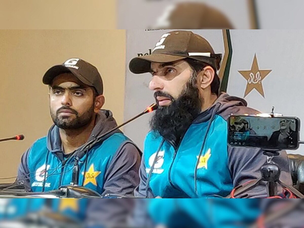 Misbah Ul Haq का बड़ा दावा, 'बाबर आजम को किया जा रहा कमजोर, ड्रेसिंग रूम का माहौल ठीक नहीं'  