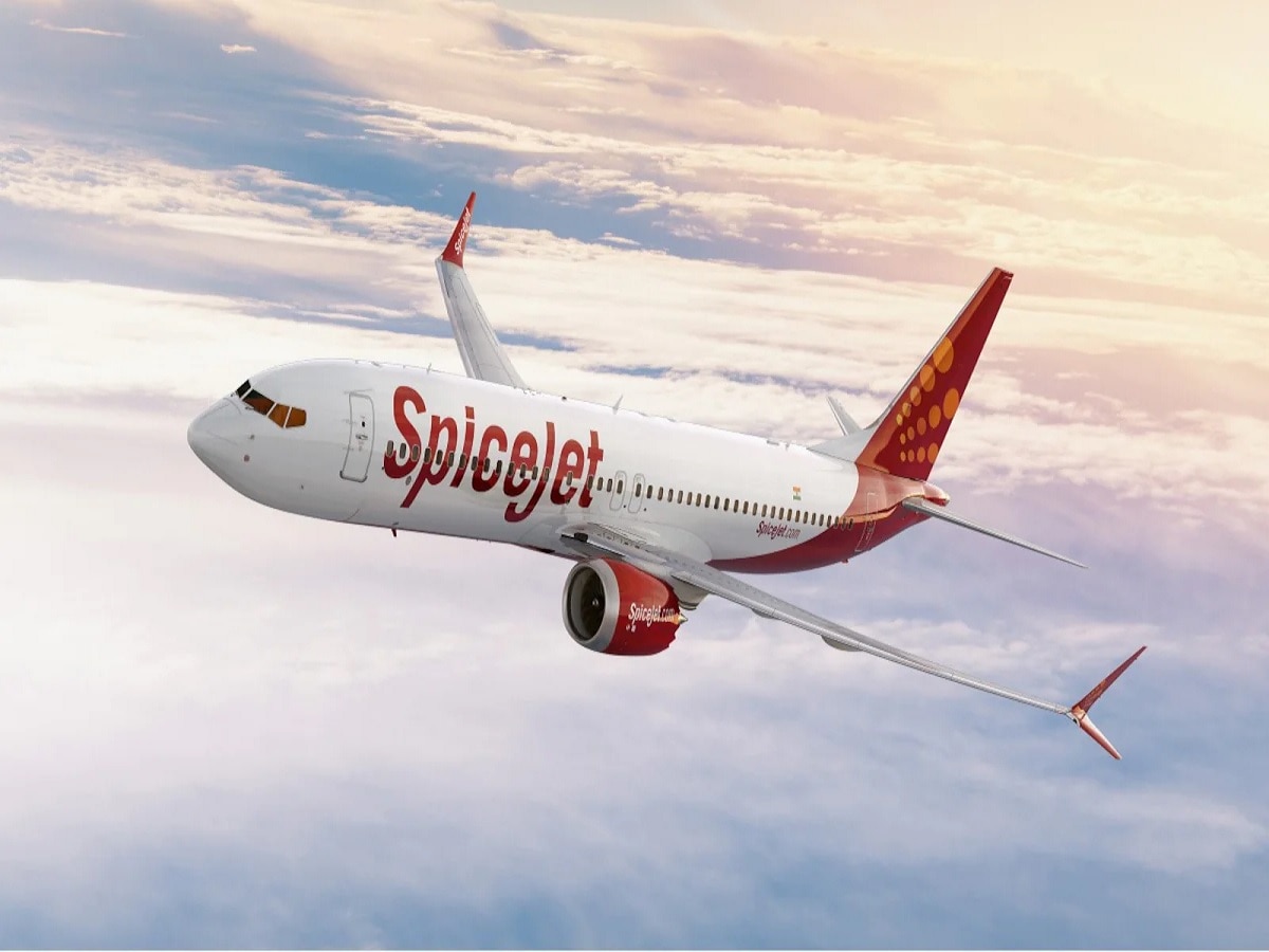 फ्लाइट के टॉयलेट में फंसे यात्री से SpiceJet ने मांगी माफी, पूरा रिफंड करेगी वापस