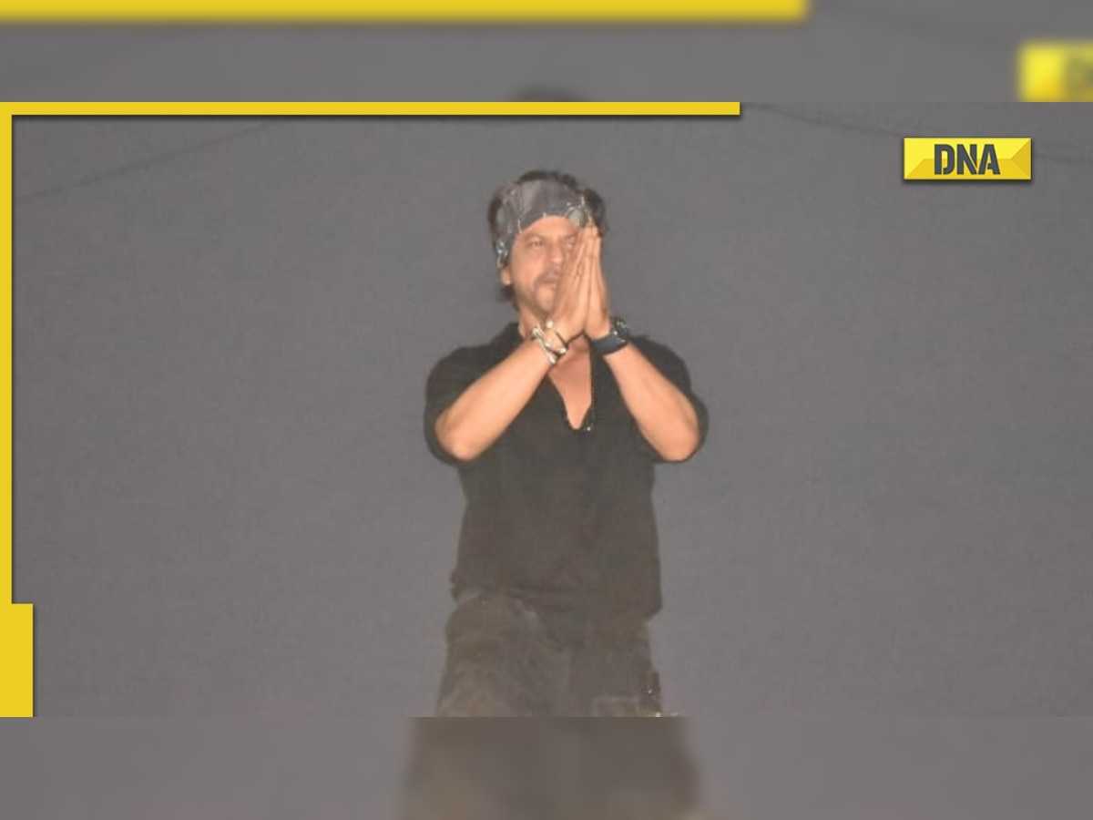 Shah Rukh Khan thanks his fans for Pathaan success as he greets them outside Mannat, see viral photos