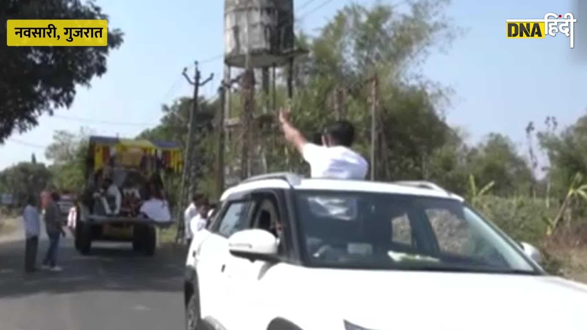 Video: गुजरात के नवसारी में JCB पर बारात लेकर निकले दूल्हे ने खींचा सबका ध्यान