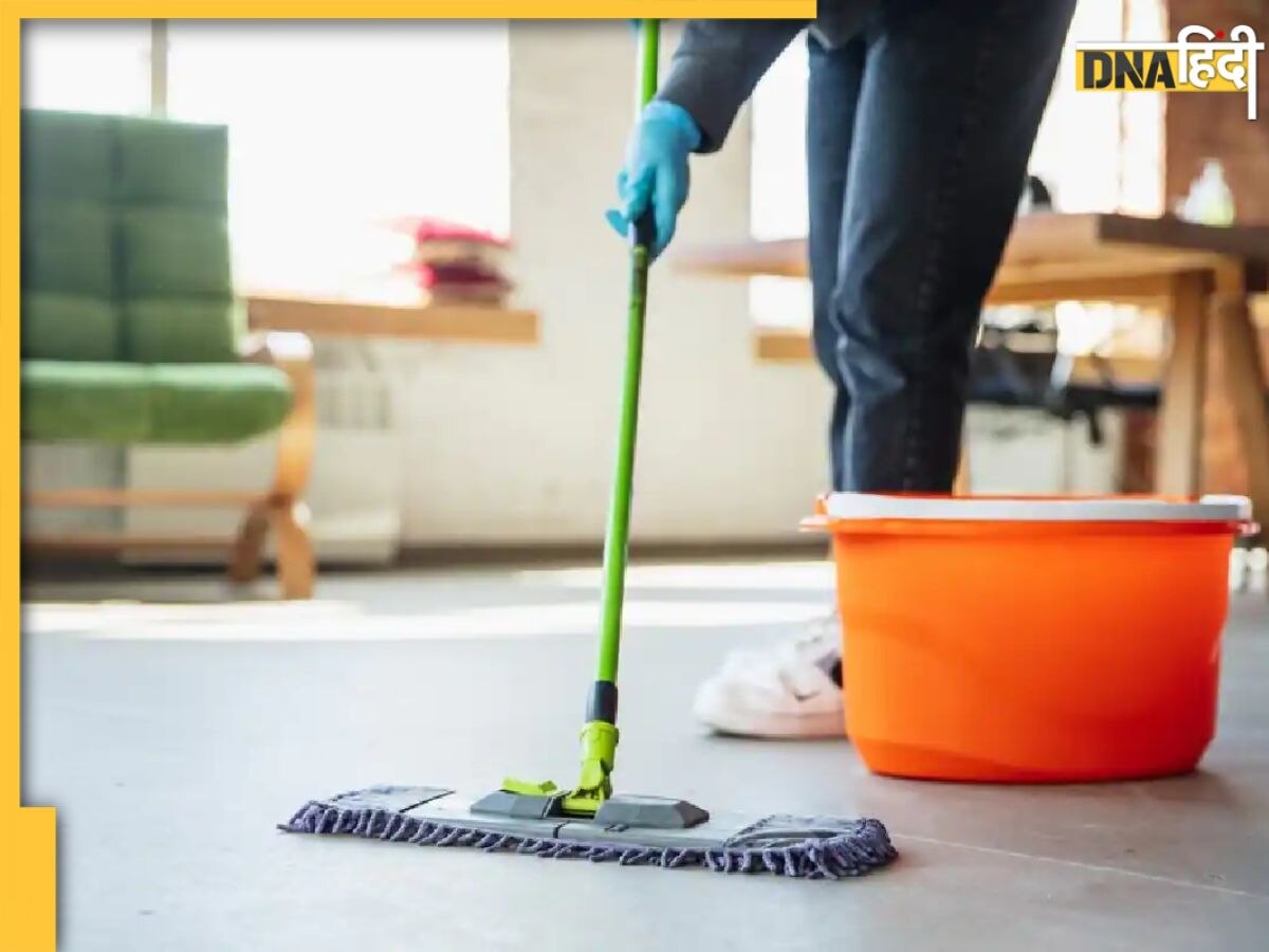 Floor Cleaning Tips: फर्श साफ करने से पहले पानी में मिलाएं ये 3 चीजें, जिद्दी से जिद्दी दाग मिनटों में होंगे गायब 