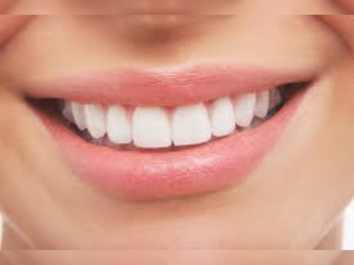 Teeth Care: दांतो में लगे कीड़े इन चीजों को लगाते ही मरकर निकलेंगे बाहर, सड़न और बदबू से बचाते हैं ये विटामिन्स