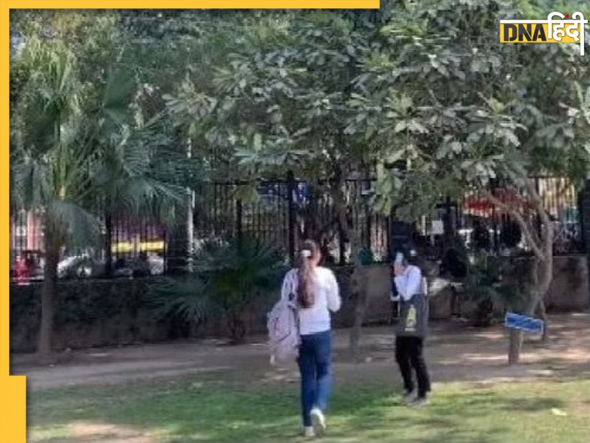 Delhi University: दौलतराम कॉलेज में लड़कियों से बदसलूकी, कैंपस के बाहर गुजर रहे लड़कों ने कसी फब्तियां, देखें VIDEO