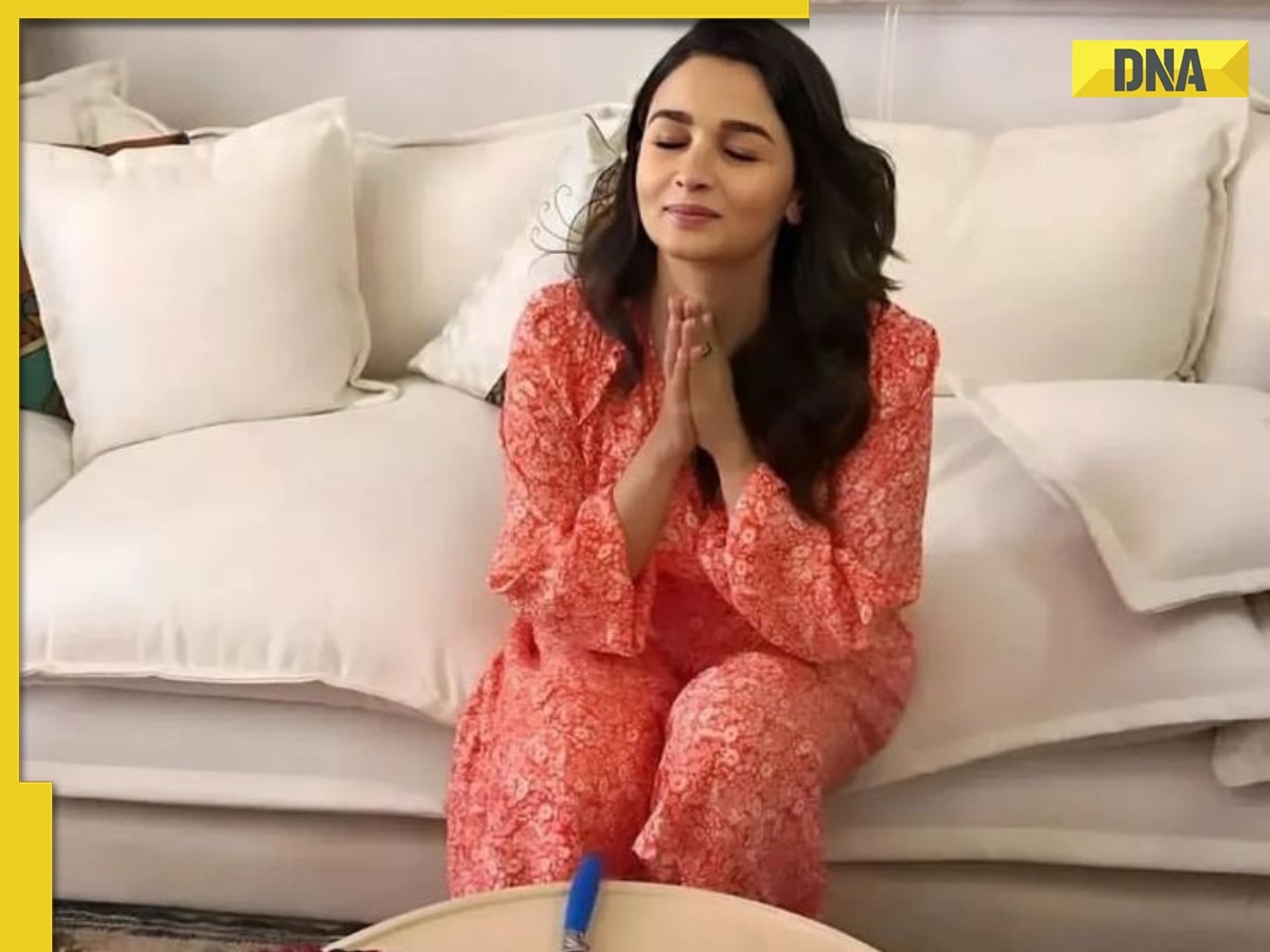Alia Bhatt makes a wish before cutting cake on her 30th birthday, photo goes viral