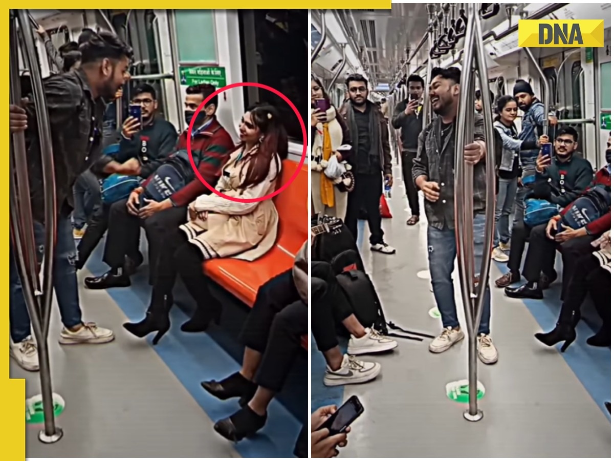 Man beautifully sings Atif Aslam's Bakhuda Tumhi Ho in crowded metro, viral video 