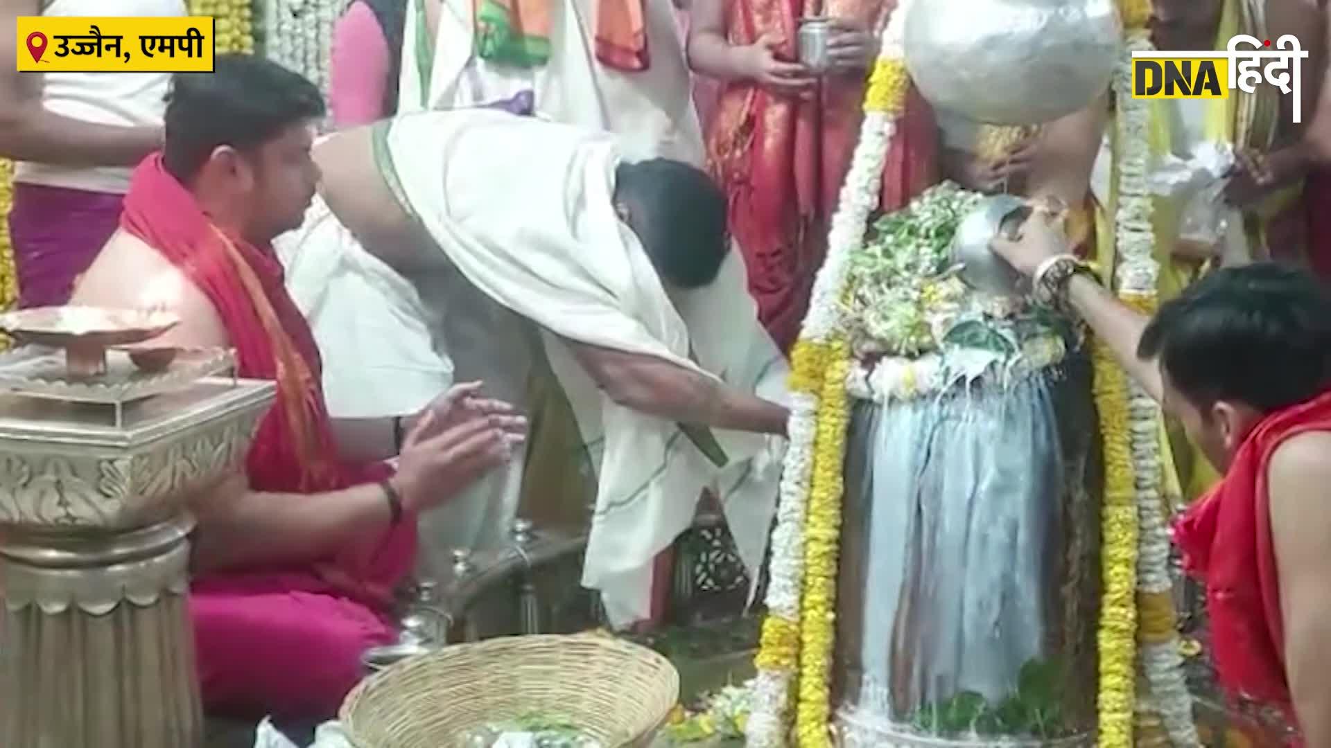 video: Virat Kohli-KL Rahul के बाद अब Cricketer Umesh Yadav ने किए Ujjain में Mahakal के दर्शन