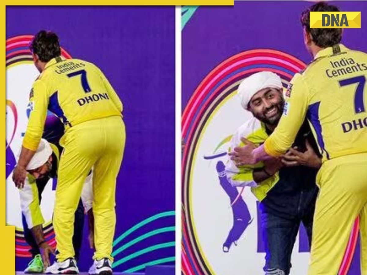 IPL 2023: Arijit Singh touches MS Dhoni's feet during IPL opening ceremony, picture goes viral