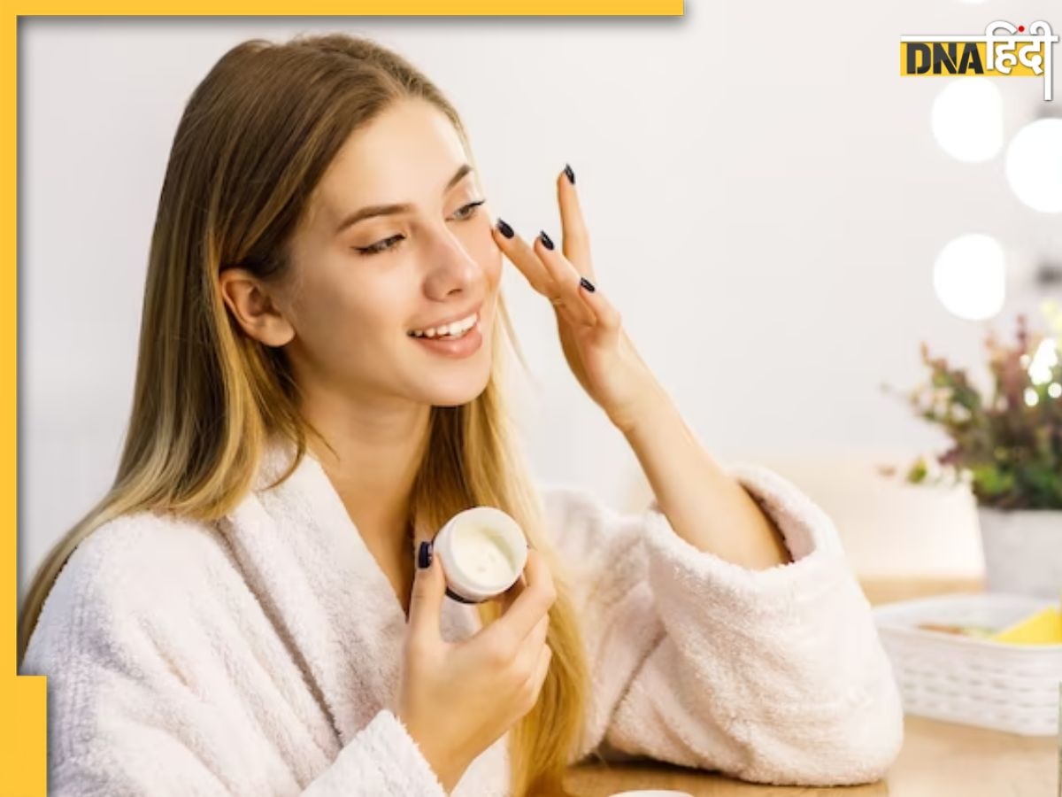 Skin Care Tips: सोने से पहले चेहरे पर दूध में मिलाकर लगाएं हल्दी, सुबह उठते ही चमकने लगेगा फेस, जानिए इस्तेमाल का सही तरीक��ा