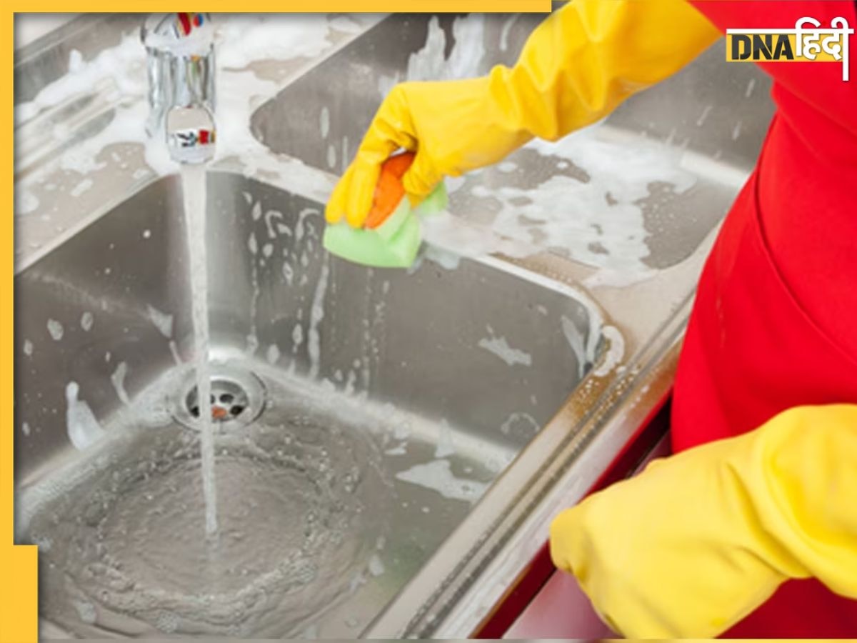 Kitchen Cleaning Tips: जले हुए बर्तनों से लेकर सिंक की जिद्दी चिकनाई चुटकियों में होगी साफ, बस आजमाकर देखें ये आसान टिप्स 