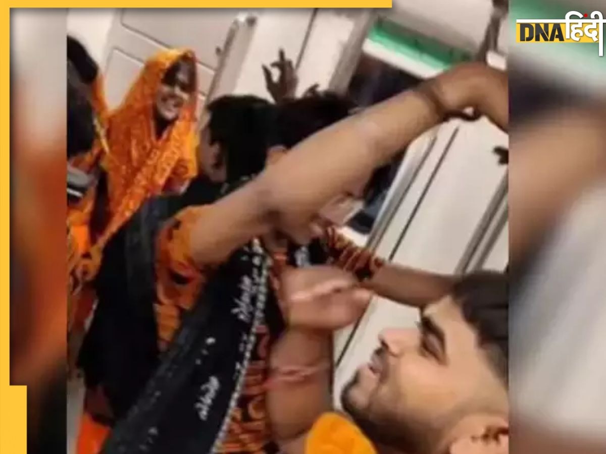 Delhi Metro Viral Video: मेट्रो �में अब कांवड़ियों ने बनाई रील्स, शिव शंभू गाने पर किया खूब डांस, लोग बोले 'सब पुड़िया का असर है'