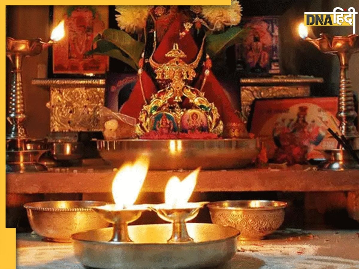 Puja Path Ke Niyam: पूजा के दौरान इन चीजों को भूलकर भी न रखें नीचे, मां लक्ष्मी की नाराजगी बना देगी कंगाल