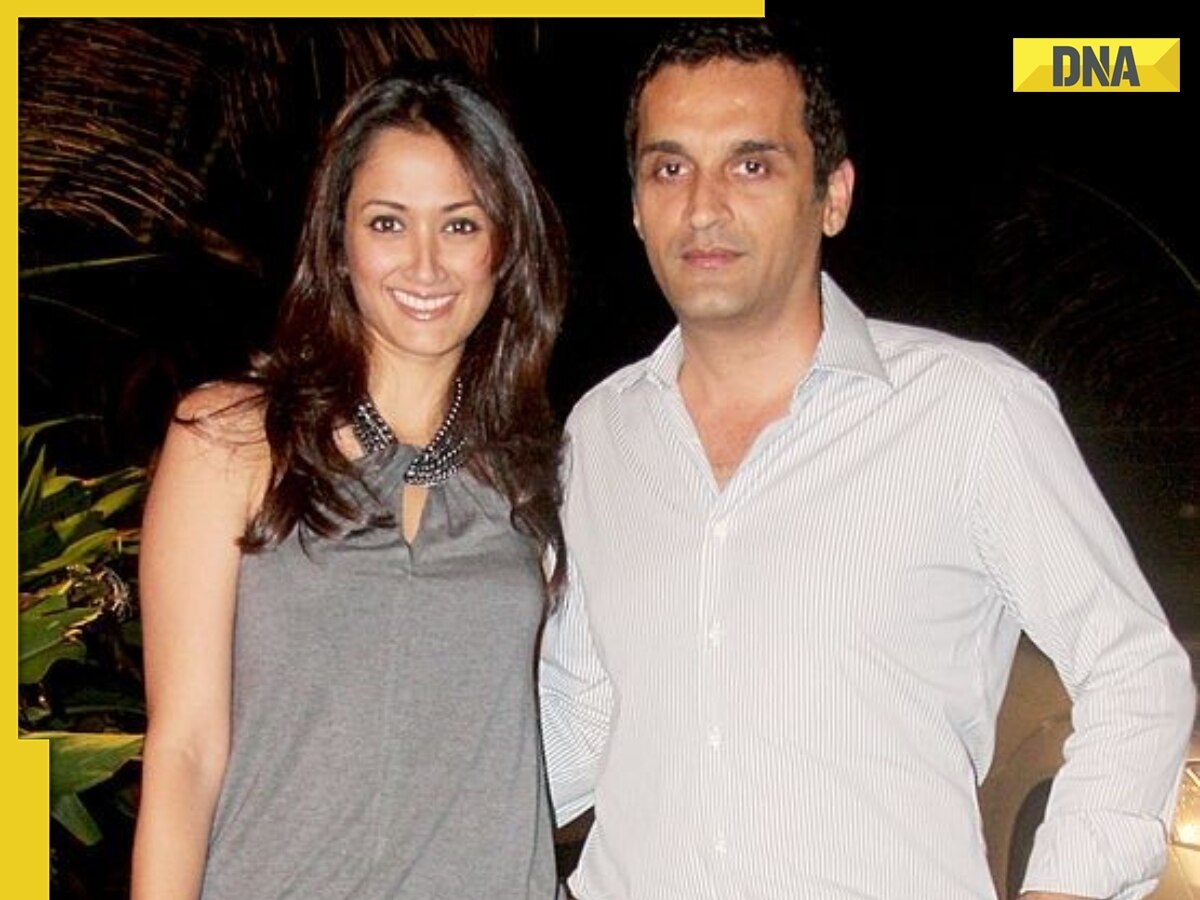 Swades Actress Gayatri Joshi And Husband Vikas Oberoi Meet With Car