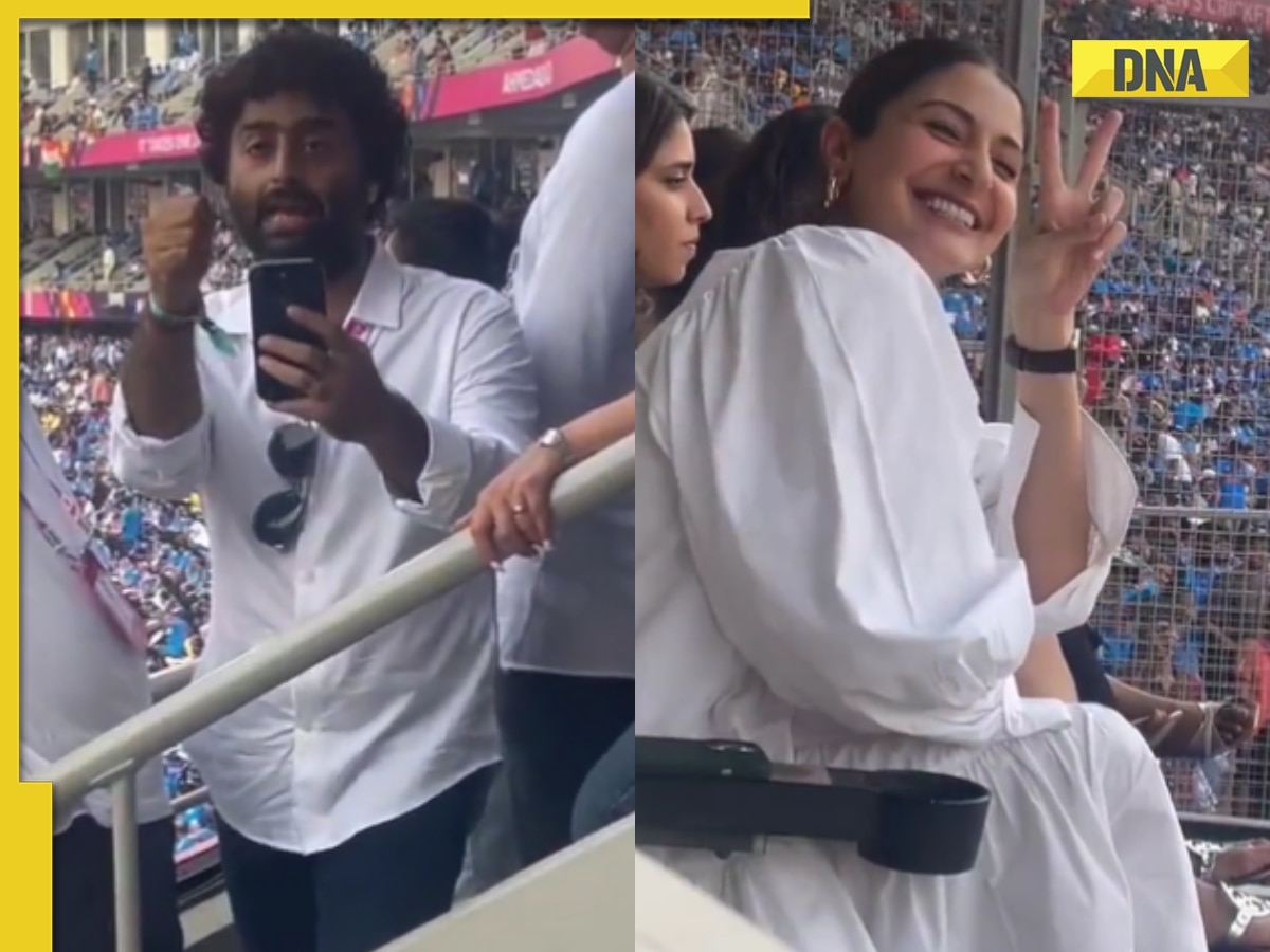 Arijit Singh asks Anushka Sharma to pose for his camera during Ind vs Pak World Cup match, her reaction goes viral