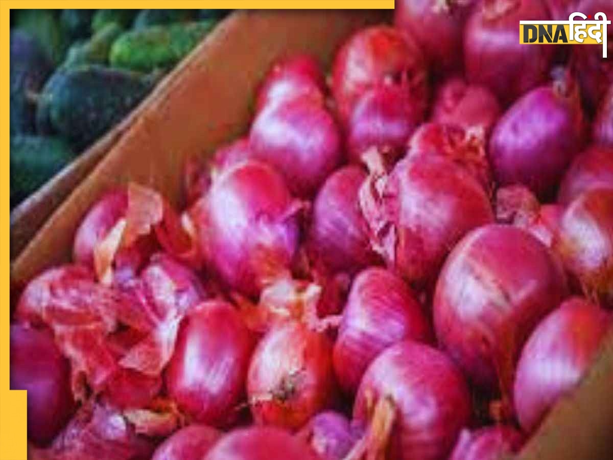 Onion Price: टमाटर के बाद अब लोगों को रुला रहा है प्याज, जानें कहां तक पहुंच गए दाम 