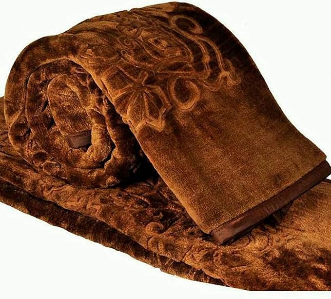 https://cdn.dnaindia.com/sites/default/files/2023/11/08/2614893-cloth-fusion-woolen-soft-blanket-double-bed-for-winter.jpg