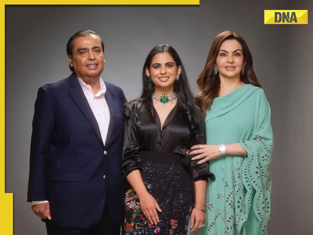 Isha Ambani stands out with her mismatched earrings at Jio World Plaza opening