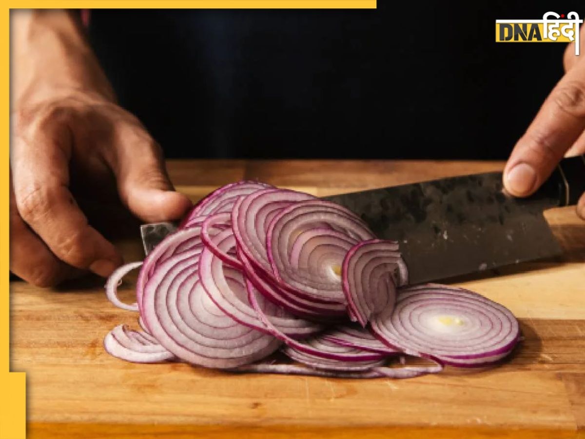 Raw Onion Benefits: हड्डियों को मजबूत और पाचन को दुरुस्त करता है कच्चा प्याज, मिलते हैं और भी फायदे