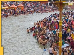 Ganga Snaan 2023: कार्तिक मास में गंगा स्नान के बाद जरूर दान करें ये एक चीज, कष्ट कटने के साथ ही घर में आएगी सुख-समृद्धि 