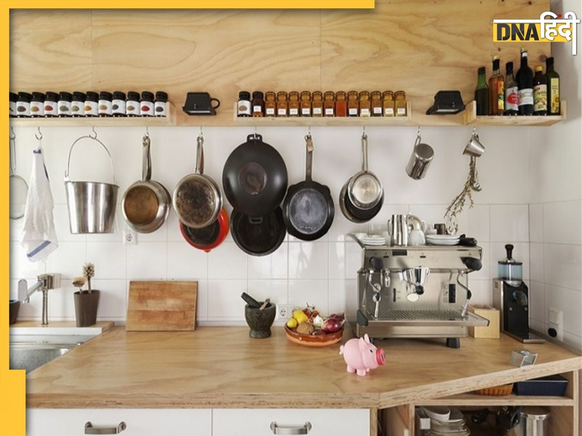 Vastu Tips For Kitchen: रसोई घर में भूलकर भी उल्टे न रखें ये बर्तन, वास्तु दोष के साथ घर में आएगी कंगाली