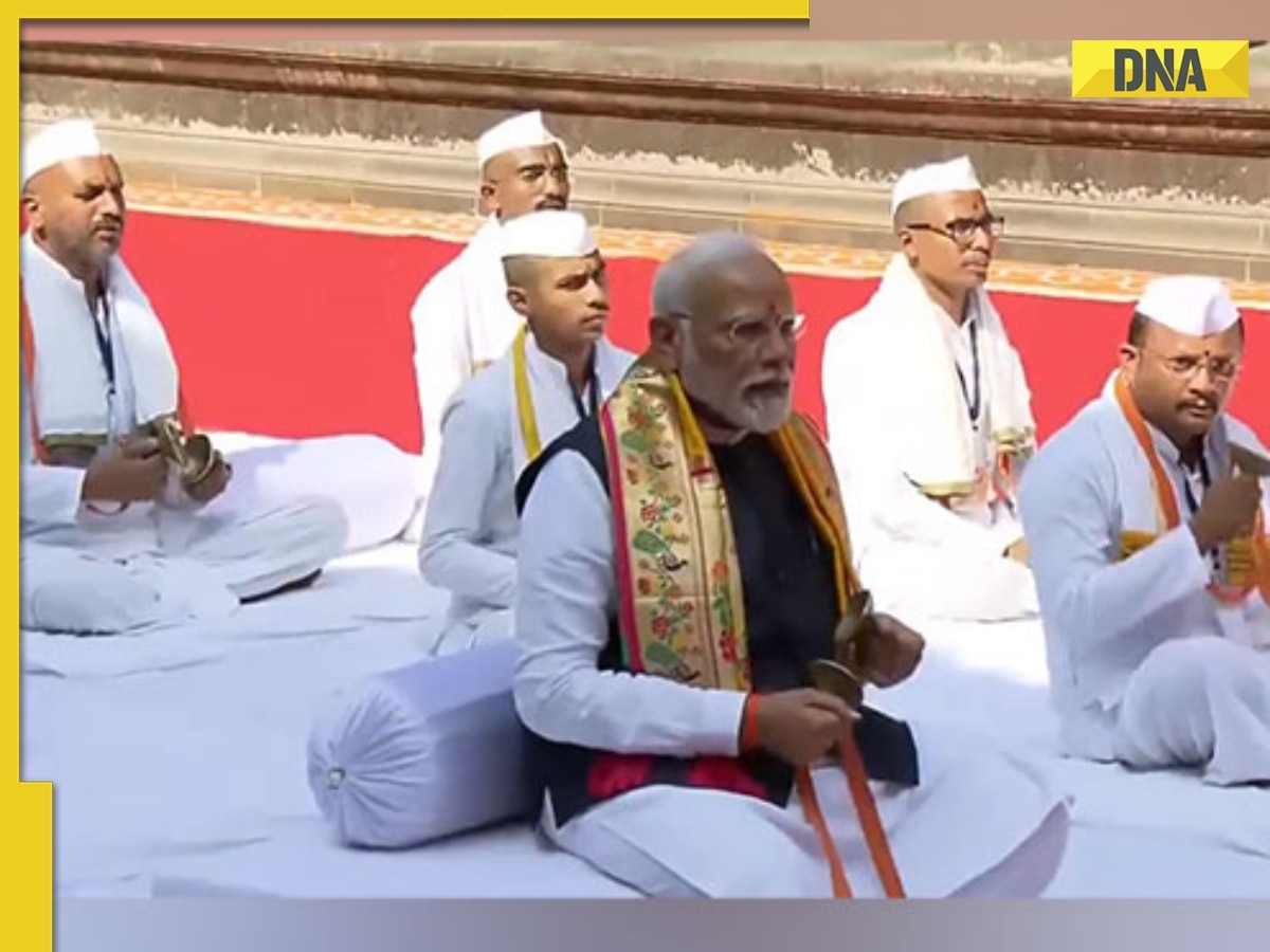 PM Modi prays at Shree Kalaram Mandir in Nashik, listens to Ramayana's ...