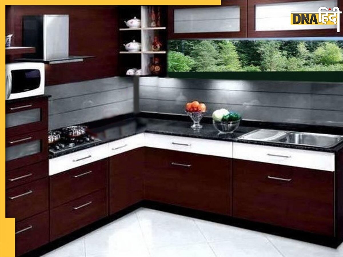 Vastu Tips For Kitchen: घर की इस दिशा में भूलकर भी न बनवाएं रसोई घर, आर्थिक तंगी के साथ ��खराब रहेगी सेहत 