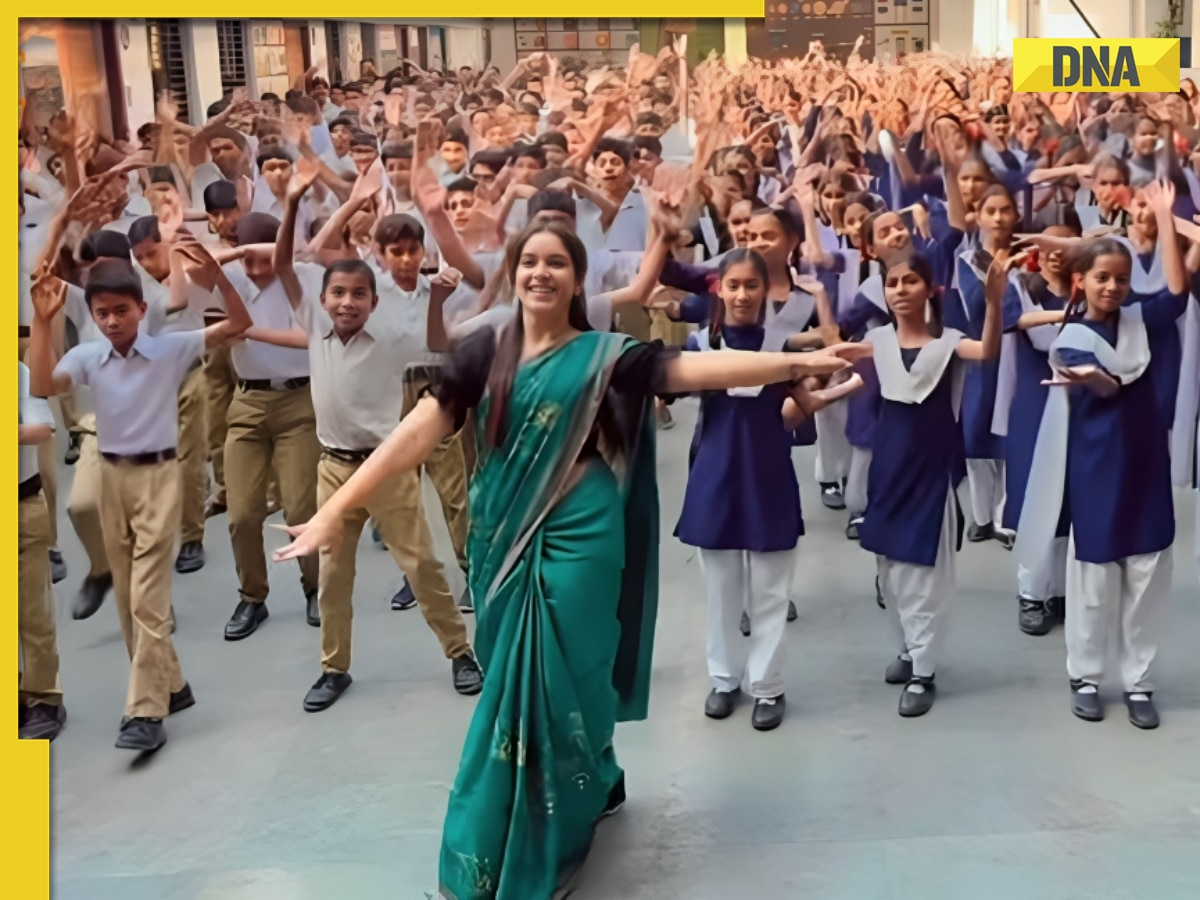 Viral video: Nagpur physics teacher with students dance to ‘Ram aayenge’, internet loves it