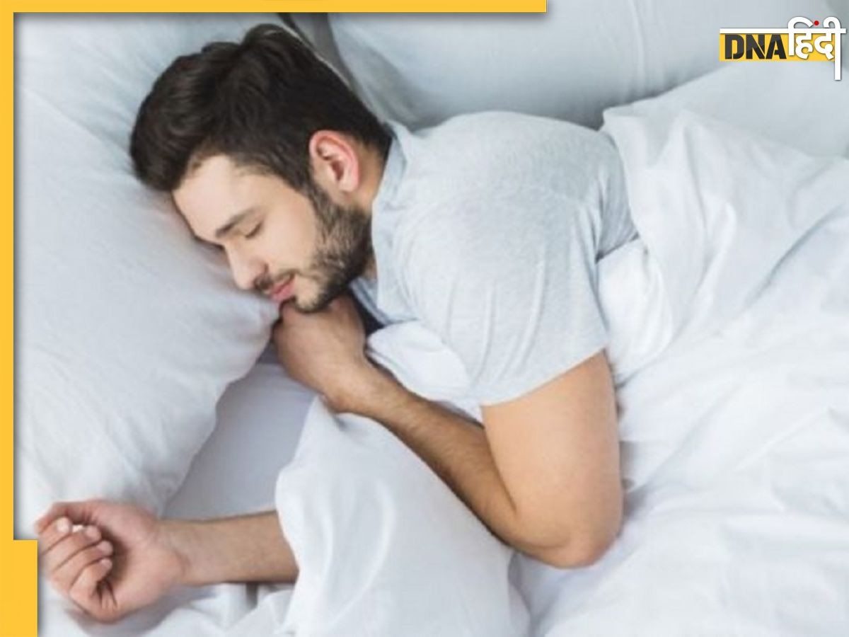 Right Sleeping Direction: इस दिशा में सिर करके सोने से आती है दरिद्रता और बीमारी, वास्तु से जानें कौन सी दिशा है बेस्ट