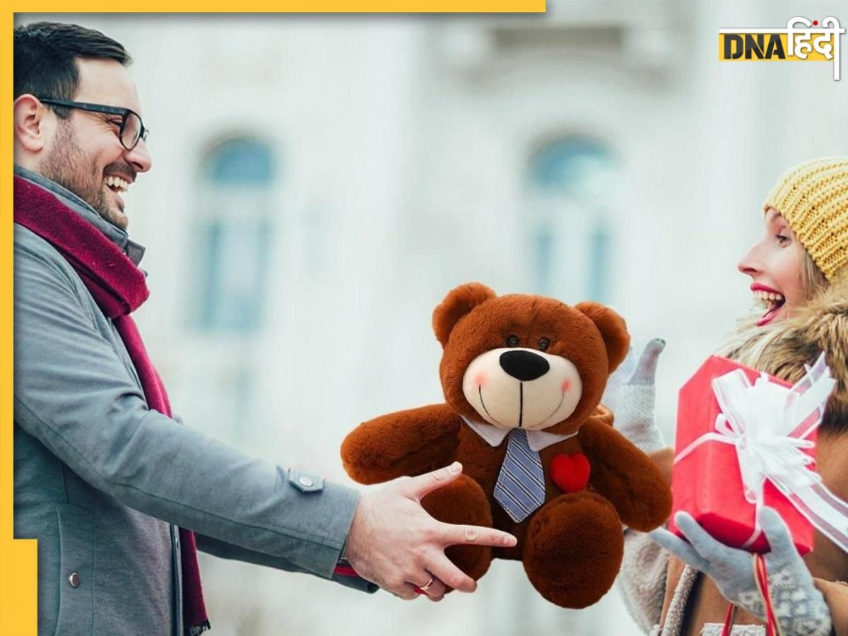 Happy Teddy Day 2024: प्यारे टेडी बियर के साथ मैसेज भेजकर पार्टनर को करें विश, यहां से भेंजे रोमांटिक शायरी