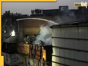 Chandni Chowk Fire Video: चांदनी चौक में लगी भीषण आग, आधी रात तक धधका दिल्ली का 'दिल', 5 पॉइंट्स में जानें ताजा अपडेट