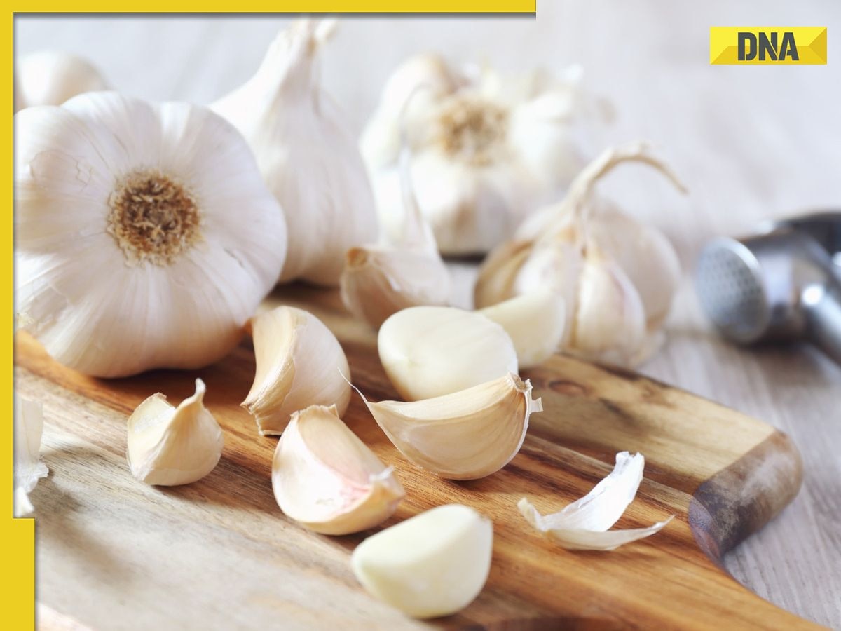 This viral garlic-peeling hack sparks debate online, here's why