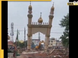 7 सेकेंड में गिरा दी अवैध मजार, Chhattisgarh में कोर्ट के फैसले पर Bulldozer Action, देखें Viral Video